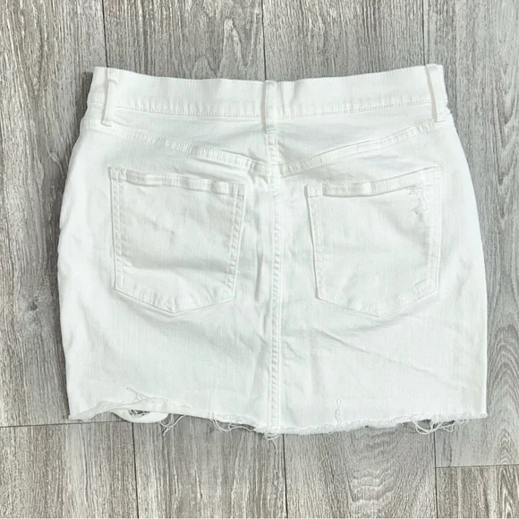 GAP | White Distressed Denim Mini Skirt | Raw Hem | Size M - Picture 2 of 2